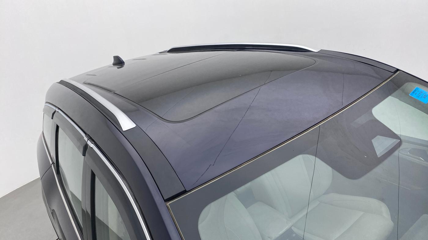 2021 Mahindra XUV700 AX 7 LUXURY P AT 7 STR, Petrol, Automatic, 9,178 km, Roof