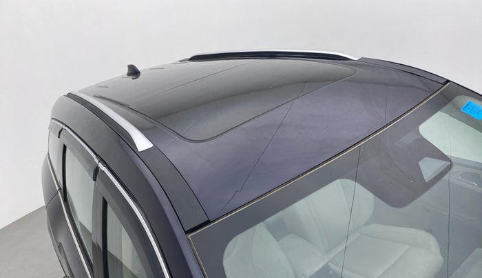 2021 Mahindra XUV700 AX 7 LUXURY P AT 7 STR, Petrol, Automatic, 9,178 km, Roof
