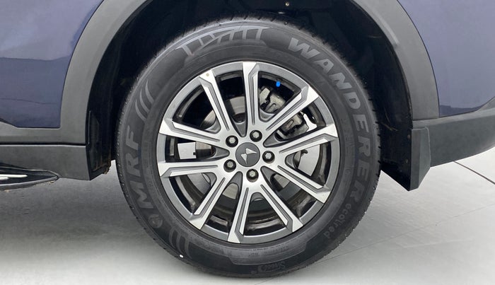 2021 Mahindra XUV700 AX 7 LUXURY P AT 7 STR, Petrol, Automatic, 9,178 km, Left Rear Wheel
