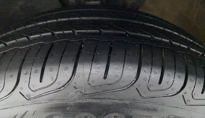 2017 Skoda Rapid 1.5 TDI AT AMBITION, Diesel, Automatic, 40,516 km, Left Front Tyre Tread