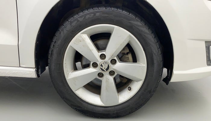 2017 Skoda Rapid 1.5 TDI AT AMBITION, Diesel, Automatic, 40,516 km, Right Front Wheel