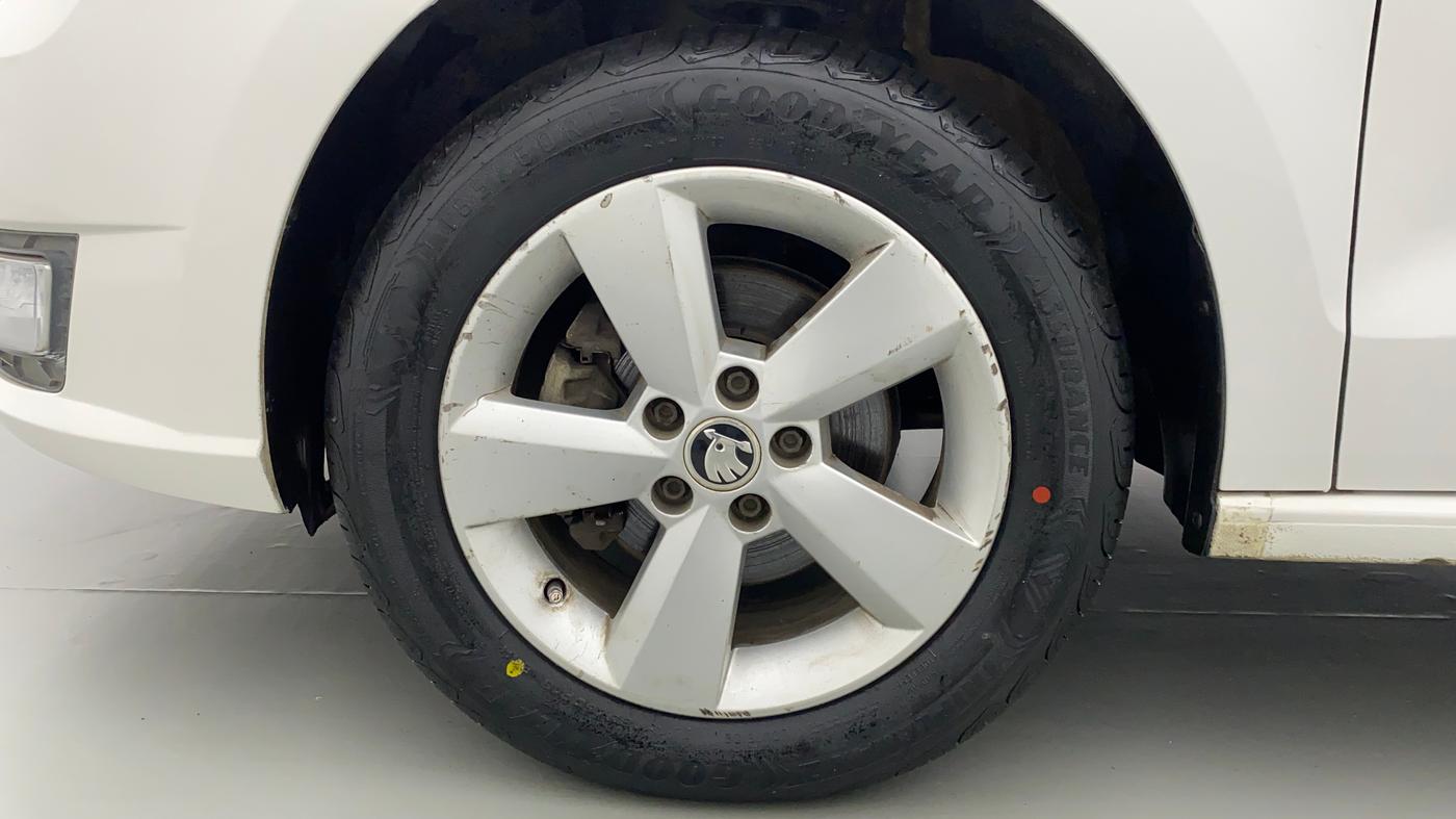 2017 Skoda Rapid 1.5 TDI AT AMBITION, Diesel, Automatic, 40,516 km, Left Front Wheel