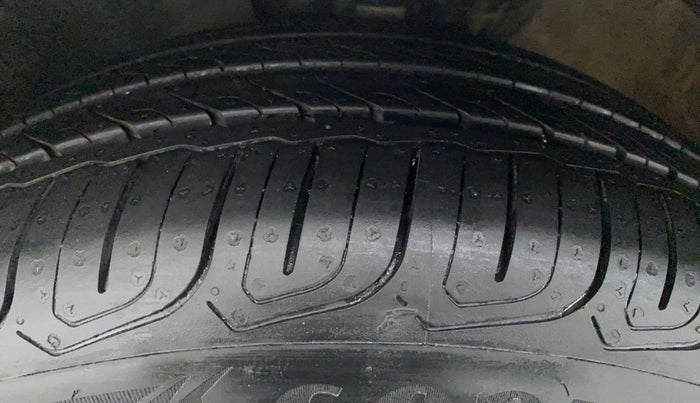 2017 Skoda Rapid 1.5 TDI AT AMBITION, Diesel, Automatic, 40,516 km, Right Front Tyre Tread