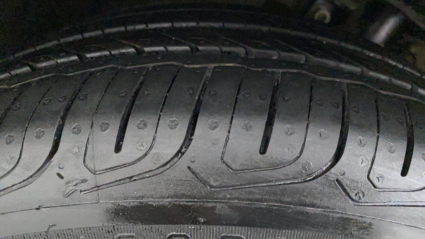 2017 Skoda Rapid 1.5 TDI AT AMBITION, Diesel, Automatic, 40,516 km, Right Rear Tyre Tread