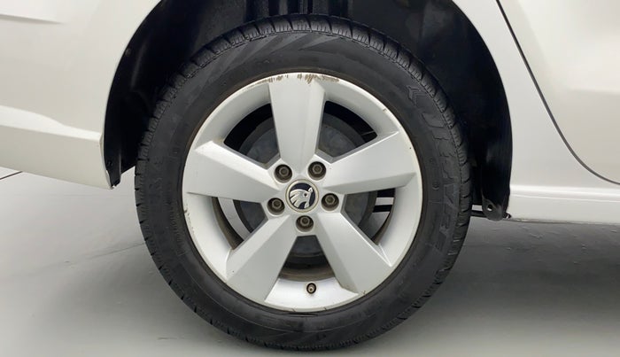 2017 Skoda Rapid 1.5 TDI AT AMBITION, Diesel, Automatic, 40,516 km, Right Rear Wheel