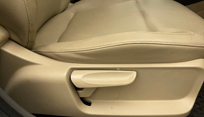 2017 Volkswagen Vento HIGHLINE PLUS 1.5 16 ALLOY, Diesel, Manual, 92,951 km, Driver Side Adjustment Panel