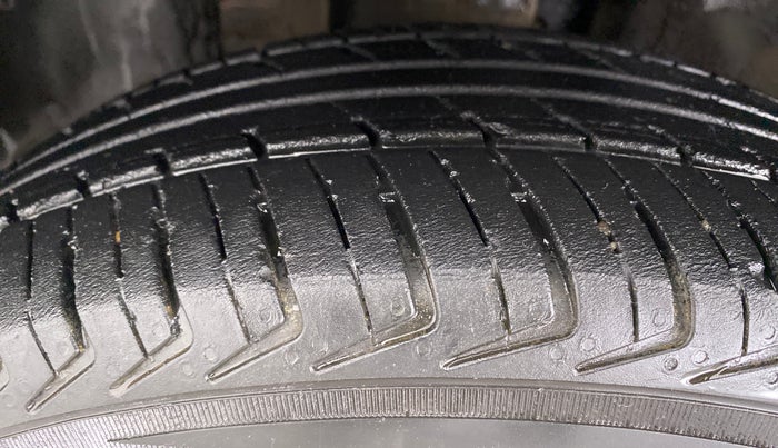 2019 Renault Kwid RXT 1.0 EASY-R AT OPTION, Petrol, Automatic, 53,476 km, Left Front Tyre Tread