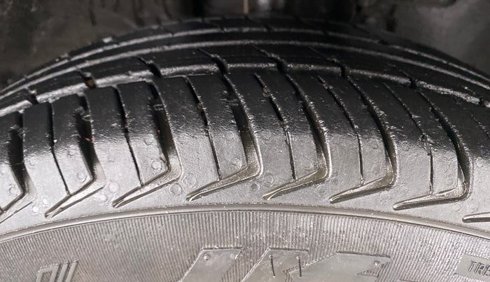 2019 Renault Kwid RXT 1.0 EASY-R AT OPTION, Petrol, Automatic, 53,476 km, Right Front Tyre Tread