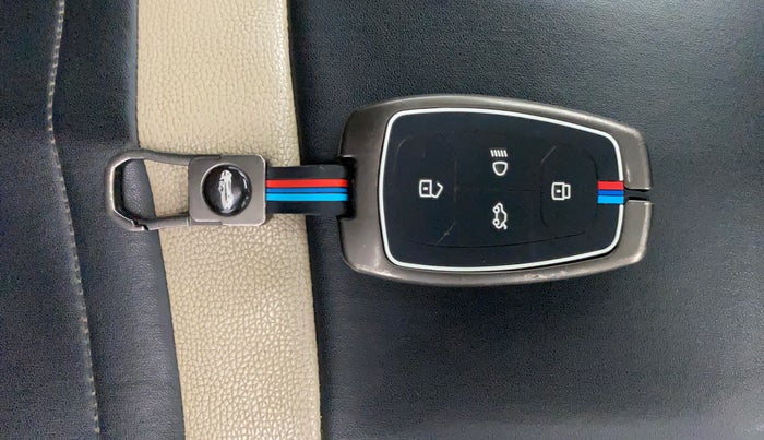 2021 Tata ALTROZ XZ PETROL, Petrol, Manual, 64,762 km, Key Close Up