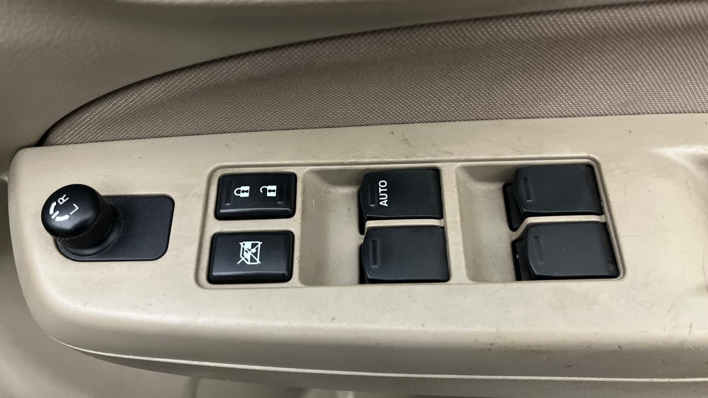 2015 Maruti Ciaz VXI+, Petrol, Manual, 30,364 km, Driver Side Door Panels Control