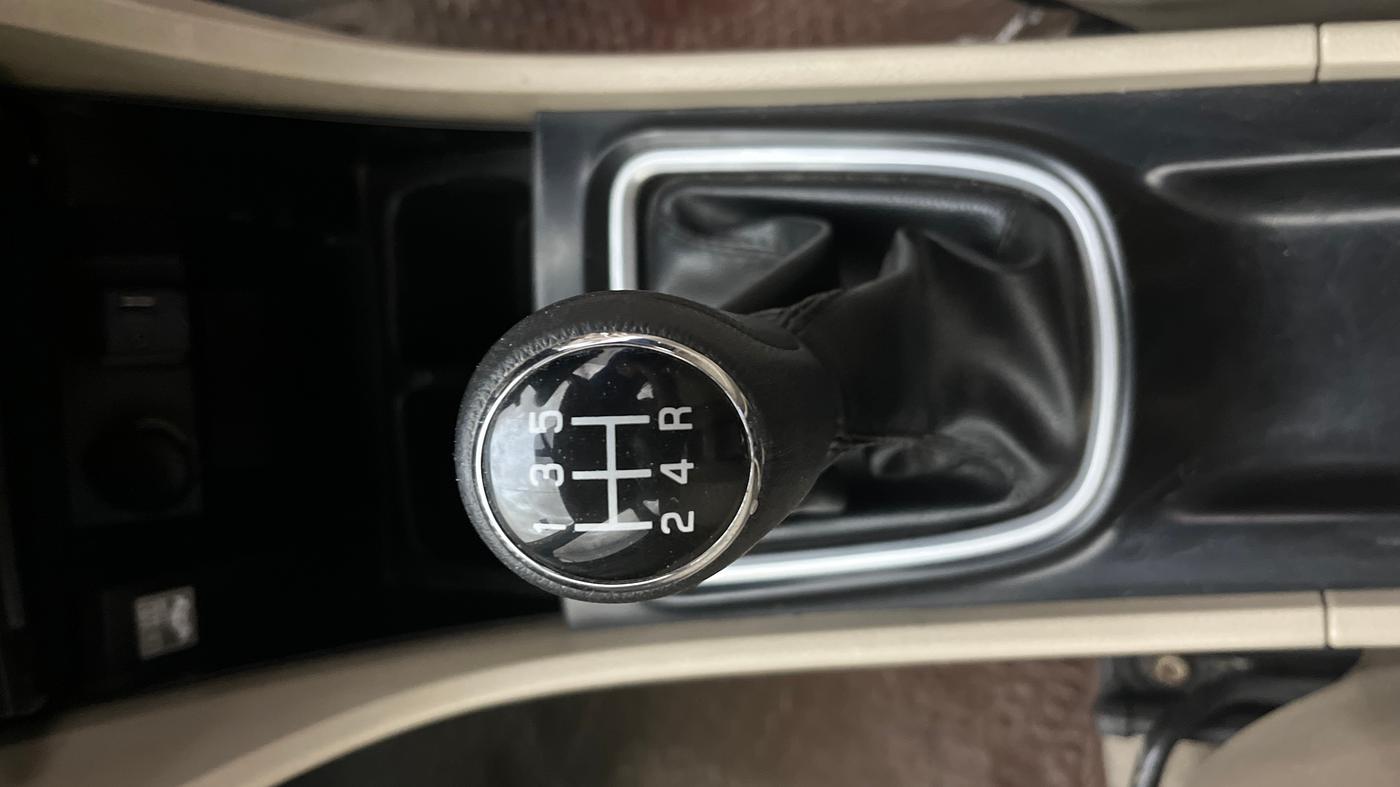 2015 Maruti Ciaz VXI+, Petrol, Manual, 30,364 km, Gear Lever