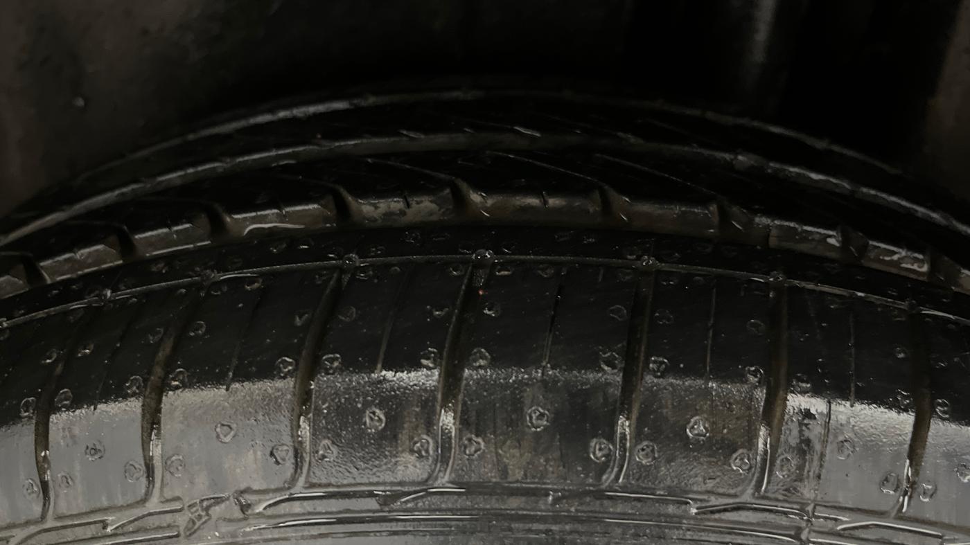 2015 Maruti Ciaz VXI+, Petrol, Manual, 30,364 km, Left Rear Tyre Tread