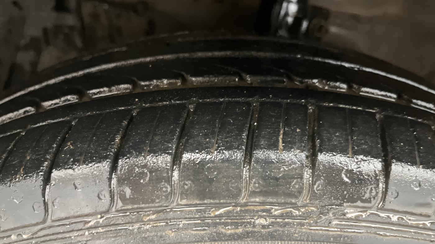 2015 Maruti Ciaz VXI+, Petrol, Manual, 30,364 km, Left Front Tyre Tread