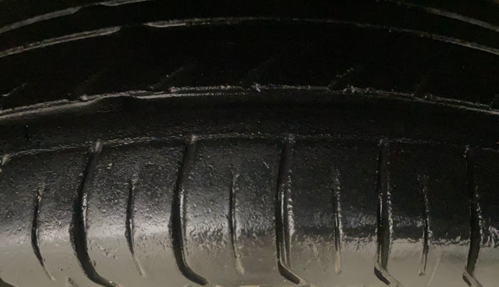 2013 Maruti Zen Estilo LXI, Petrol, Manual, 63,257 km, Right Front Tyre Tread
