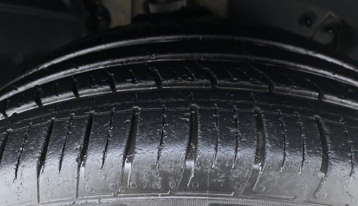 2018 Renault Captur RXT PETROL, Petrol, Manual, 55,866 km, Right Front Tyre Tread