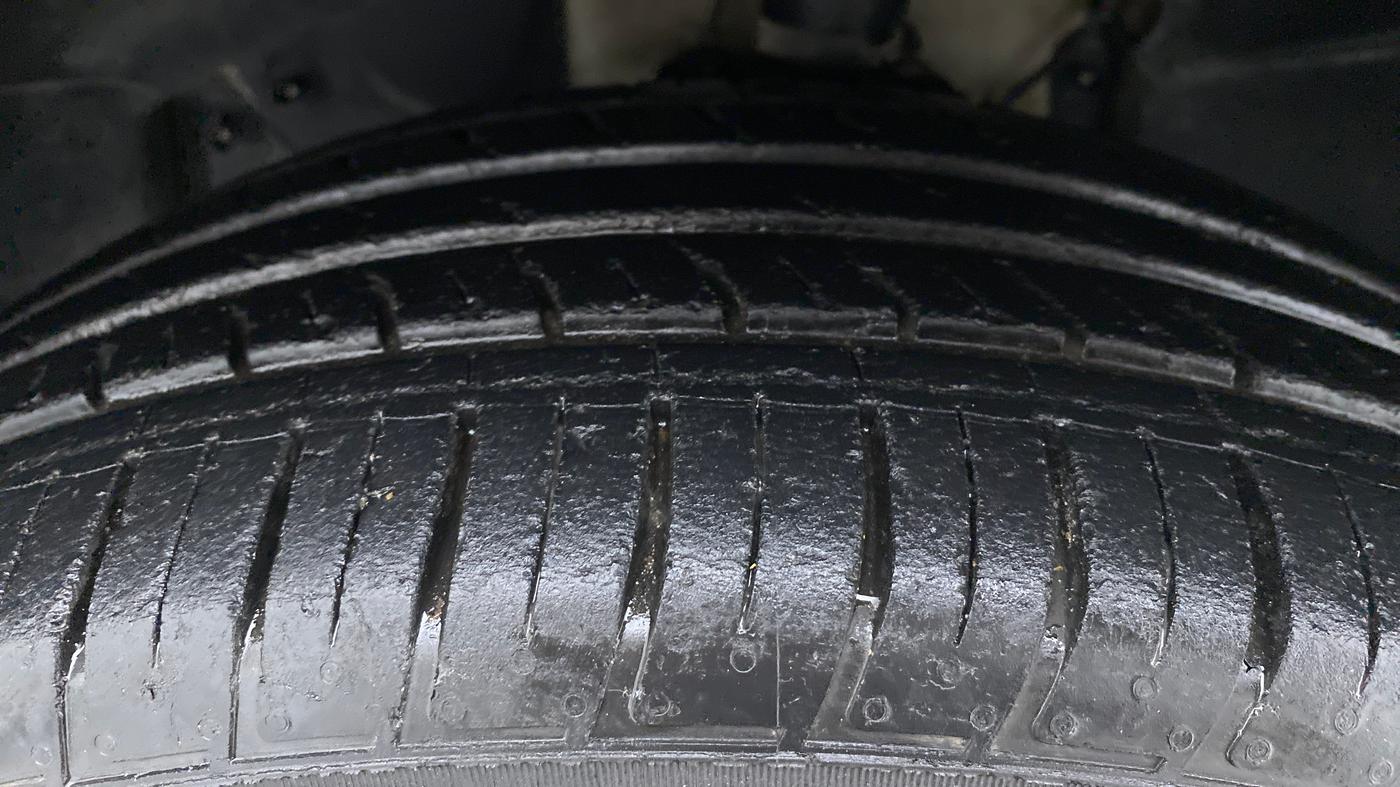 2018 Renault Captur RXT PETROL, Petrol, Manual, 55,866 km, Left Front Tyre Tread