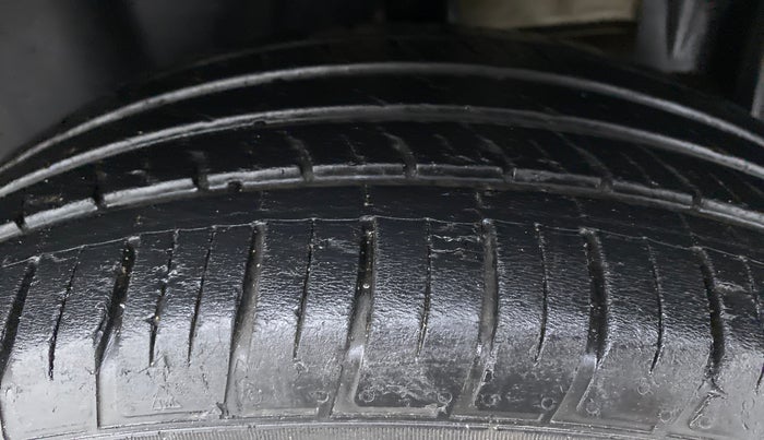 2018 Renault Captur RXT PETROL, Petrol, Manual, 55,866 km, Left Rear Tyre Tread
