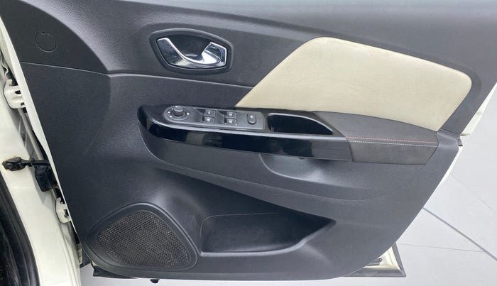 2018 Renault Captur RXT PETROL, Petrol, Manual, 55,866 km, Driver Side Door Panels Control