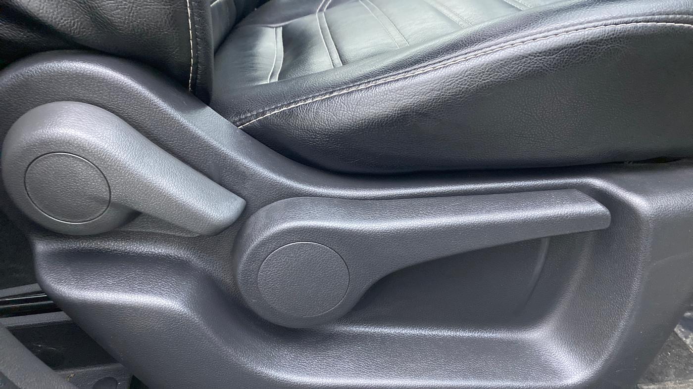 2018 Renault Captur RXT PETROL, Petrol, Manual, 55,866 km, Driver Side Adjustment Panel