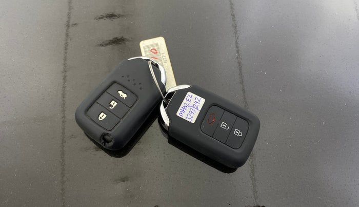 2018 Honda Amaze 1.2L I-VTEC V CVT, Petrol, Automatic, 39,250 km, Key Close Up