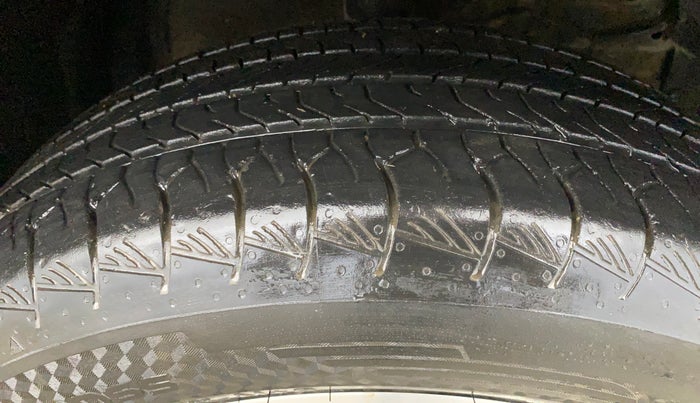 2022 Maruti Grand Vitara ZETA SMART HYBRID, Petrol, Manual, 55,993 km, Right Front Tyre Tread