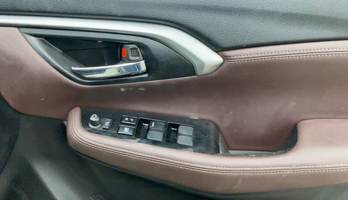 2022 Maruti Grand Vitara ZETA SMART HYBRID, Petrol, Manual, 55,993 km, Driver Side Door Panels Control