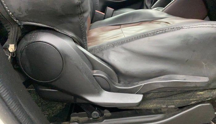 2022 Maruti Grand Vitara ZETA SMART HYBRID, Petrol, Manual, 55,993 km, Driver Side Adjustment Panel