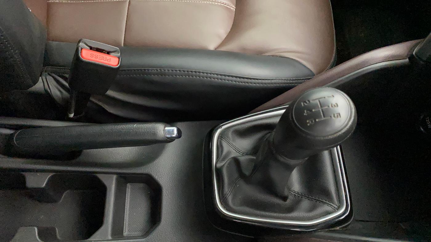 2022 Maruti Grand Vitara ZETA SMART HYBRID, Petrol, Manual, 55,993 km, Gear Lever