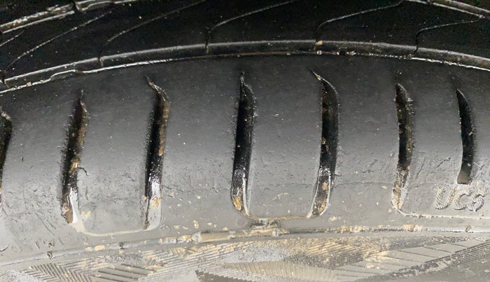 2016 Maruti Baleno ZETA PETROL 1.2, Petrol, Manual, 63,075 km, Right Rear Tyre Tread