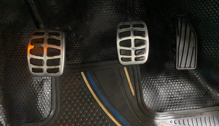 2016 Maruti Baleno ZETA PETROL 1.2, Petrol, Manual, 63,075 km, Pedals