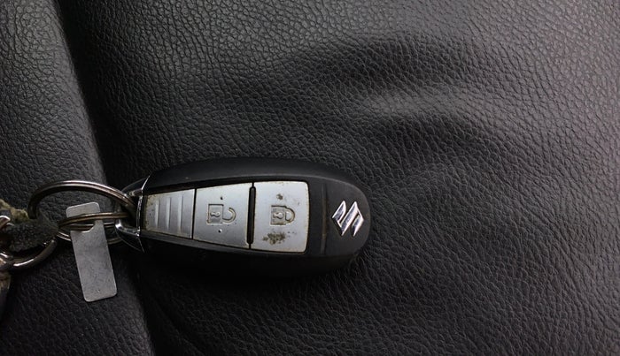 2016 Maruti Baleno ZETA PETROL 1.2, Petrol, Manual, 63,075 km, Key Close Up