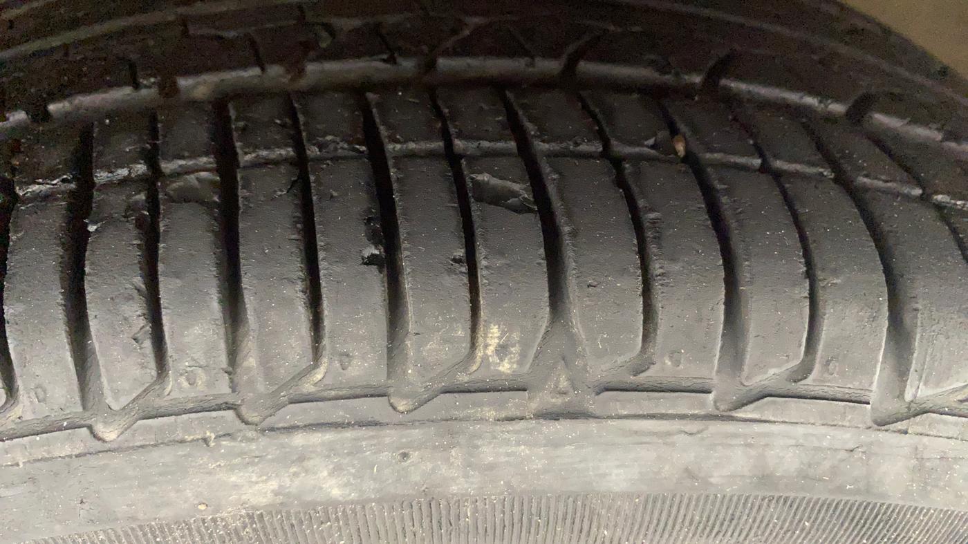 2020 Tata Tiago XZA PLUS PETROL, Petrol, Automatic, 38,392 km, Right Front Tyre Tread