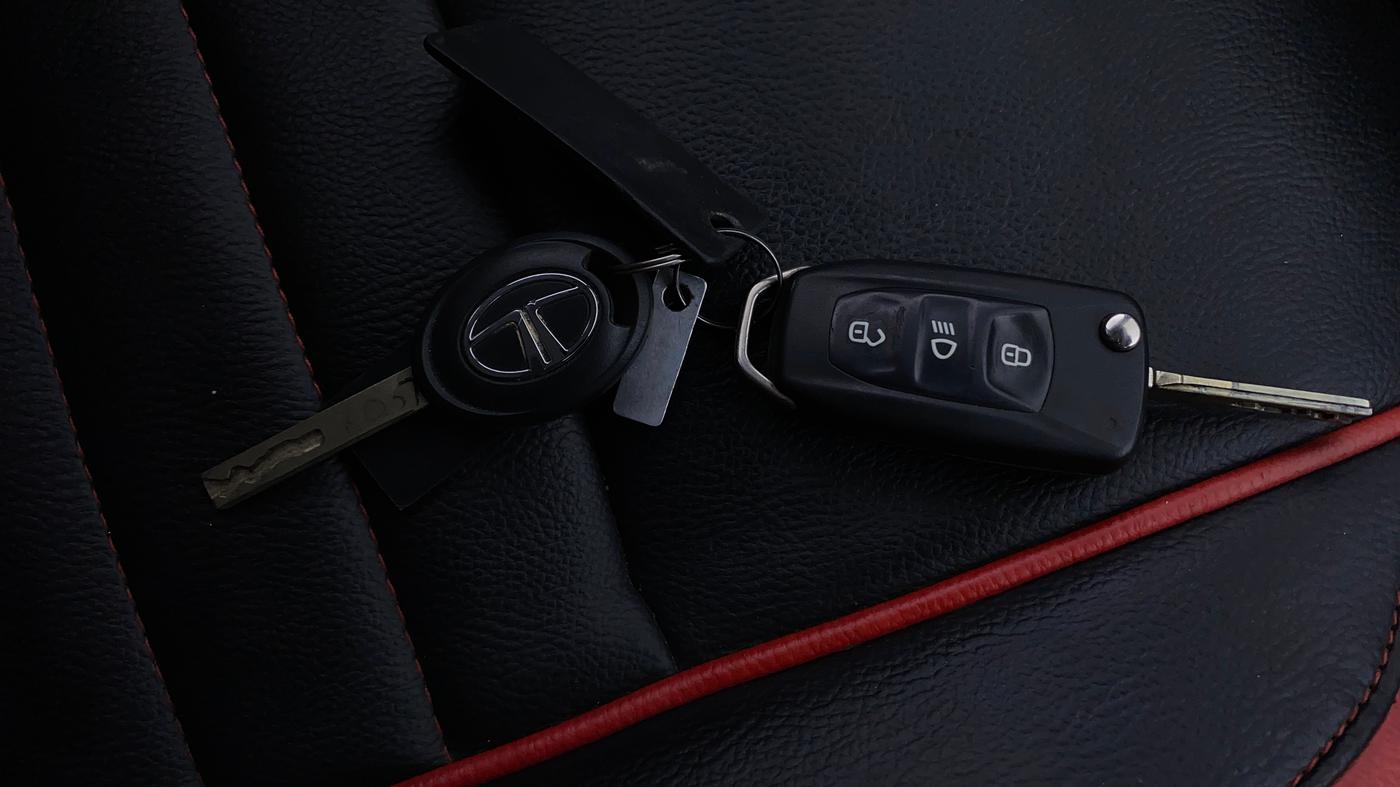 2020 Tata Tiago XZA PLUS PETROL, Petrol, Automatic, 38,392 km, Key Close Up