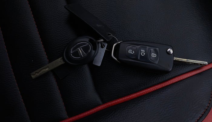2020 Tata Tiago XZA PLUS PETROL, Petrol, Automatic, 38,392 km, Key Close Up