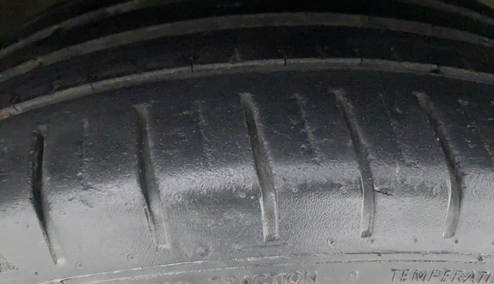 2017 Hyundai Elite i20 ASTA 1.2 (O), Petrol, Manual, 42,635 km, Right Front Tyre Tread