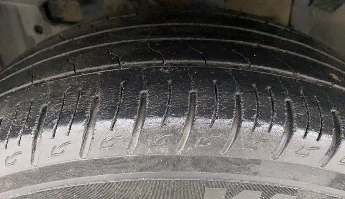2019 Maruti Vitara Brezza ZDI AMT, Diesel, Automatic, 26,769 km, Left Front Tyre Tread