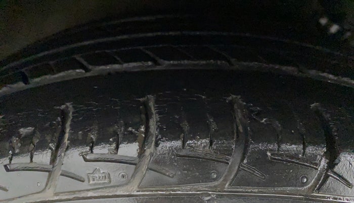 2015 Hyundai Verna FLUIDIC 1.4 CRDI, Diesel, Manual, 52,755 km, Left Front Tyre Tread