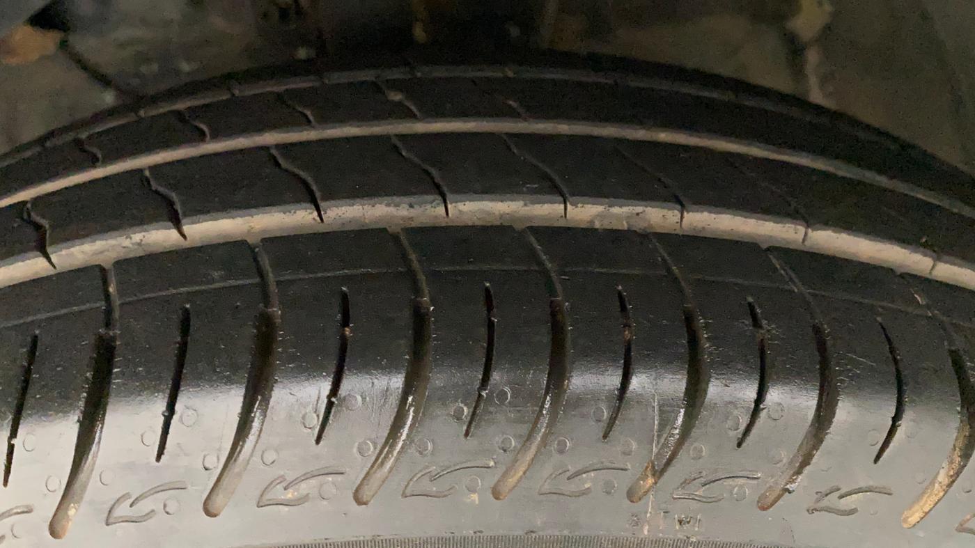 2020 Maruti Baleno DELTA PETROL 1.2, Petrol, Manual, 33,092 km, Left Front Tyre Tread