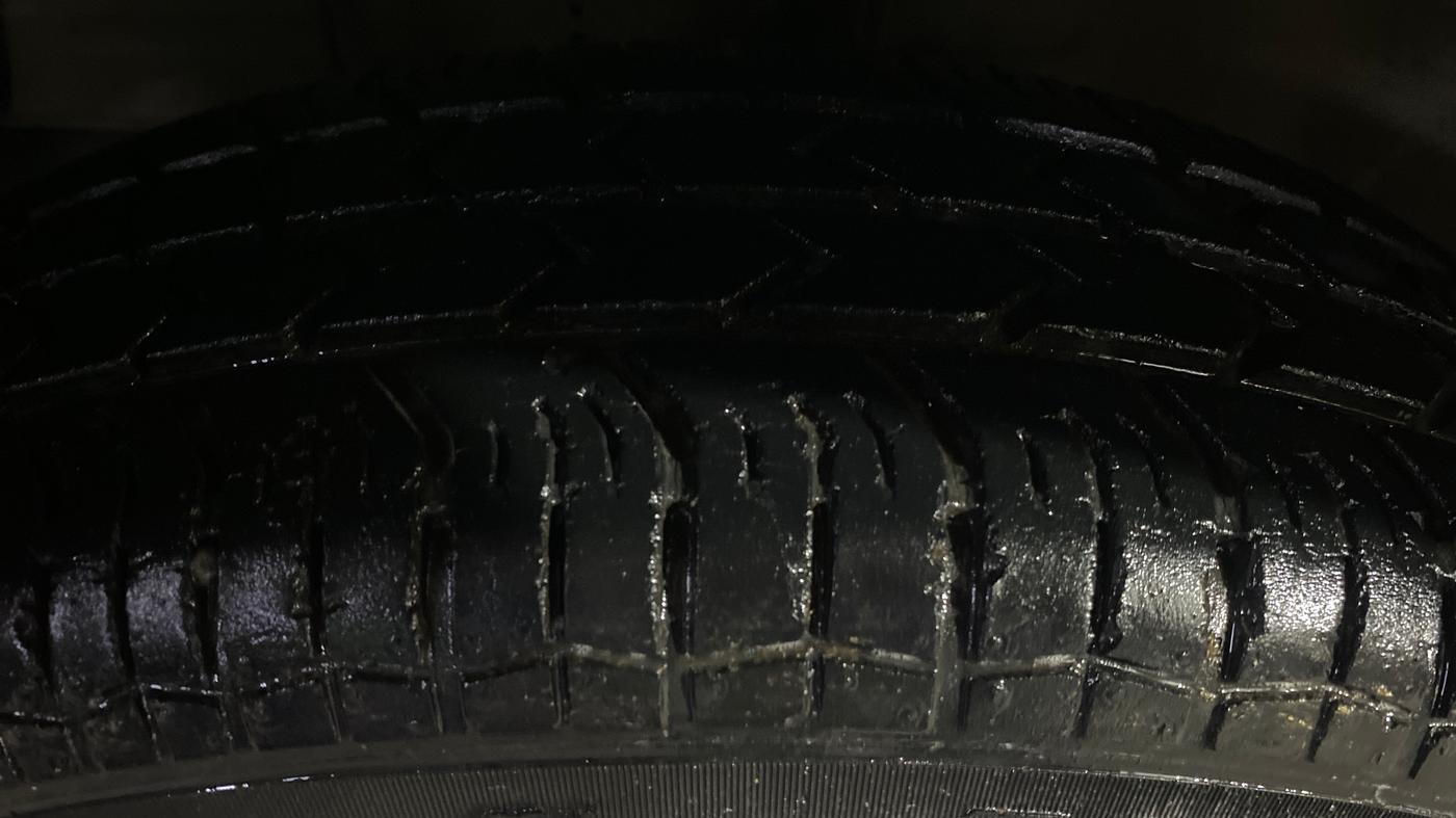 2016 Maruti Swift Dzire VXI, Petrol, Manual, 49,324 km, Left Front Tyre Tread