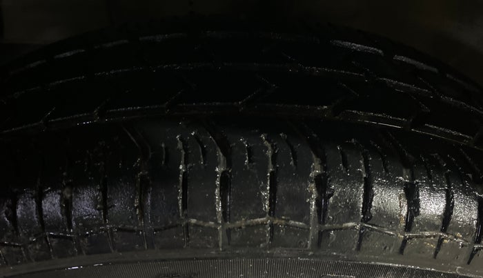 2016 Maruti Swift Dzire VXI, Petrol, Manual, 49,324 km, Left Front Tyre Tread