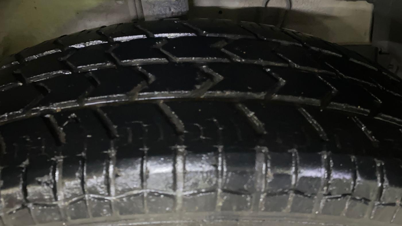 2016 Maruti Swift Dzire VXI, Petrol, Manual, 49,324 km, Right Front Tyre Tread