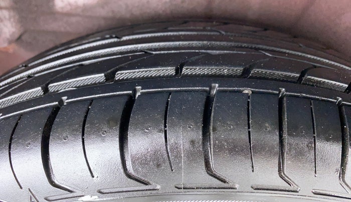 2016 Hyundai i10 SPORTZ 1.1 IRDE2, Petrol, Manual, 45,970 km, Right Rear Tyre Tread