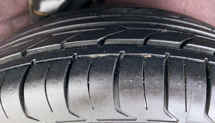 2016 Hyundai i10 SPORTZ 1.1 IRDE2, Petrol, Manual, 45,970 km, Left Rear Tyre Tread