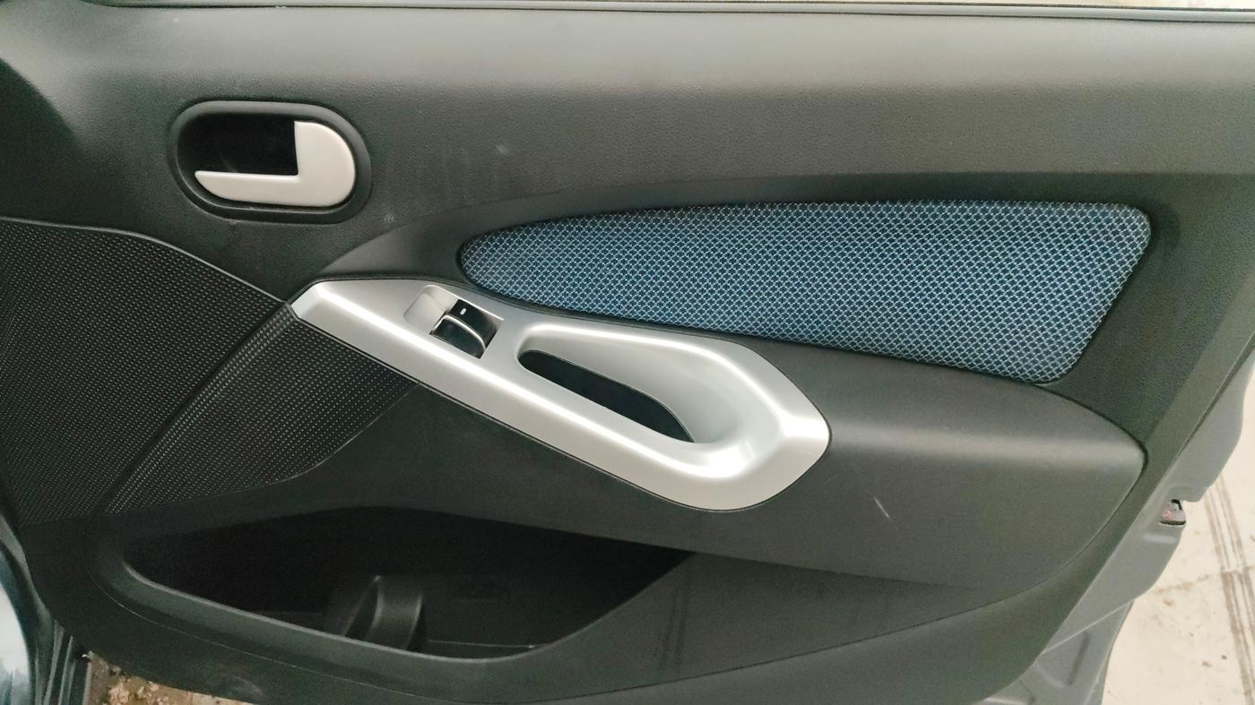 2015 Ford Figo TITANIUM 1.2 PETROL, Petrol, Manual, 57,330 km, Driver Side Door Panels Control