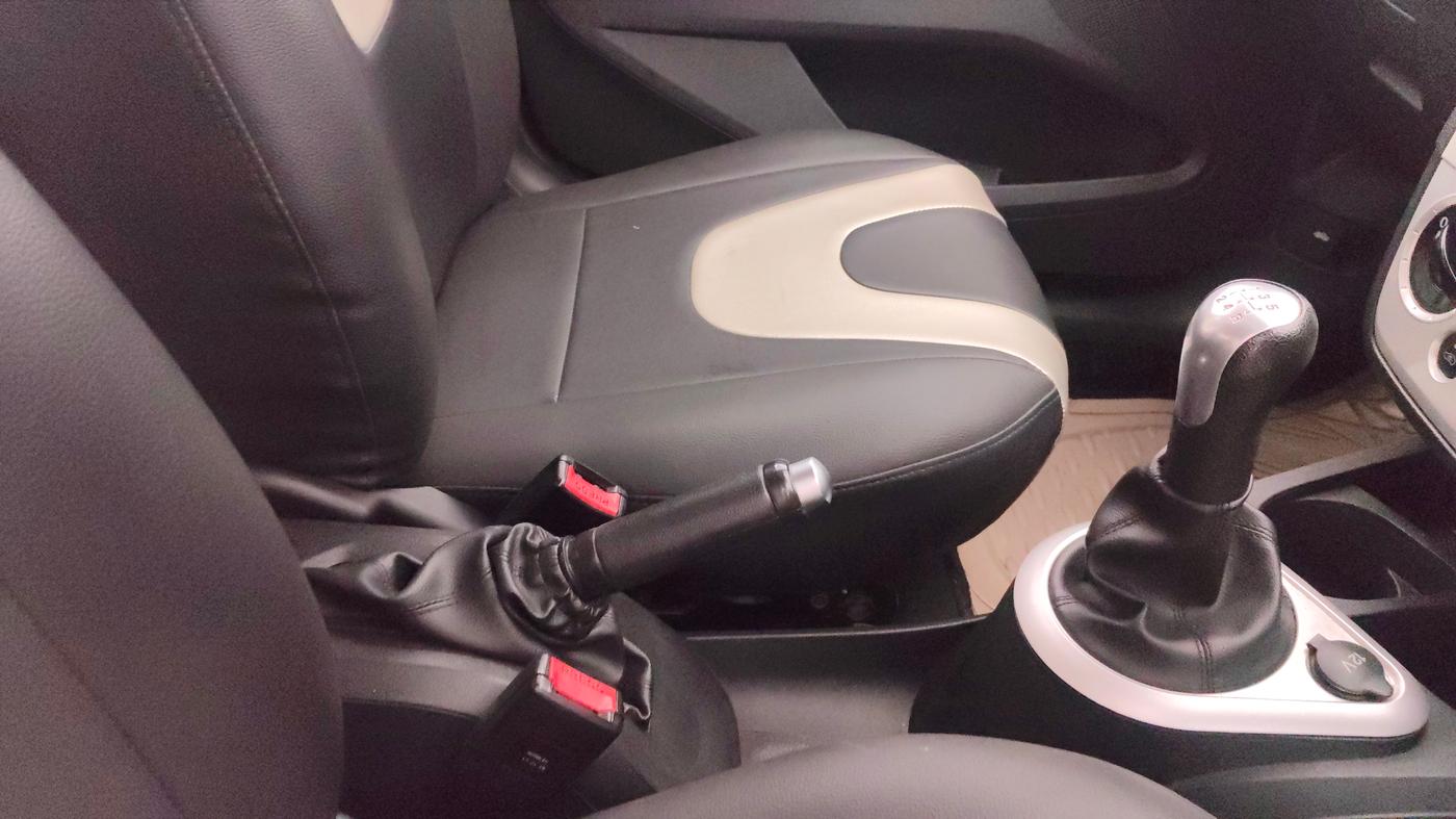 2015 Ford Figo TITANIUM 1.2 PETROL, Petrol, Manual, 57,330 km, Gear Lever