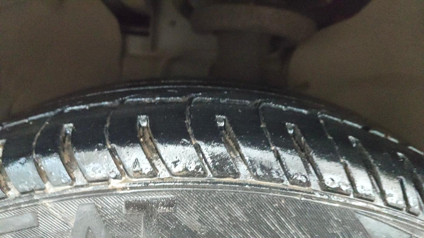 2015 Ford Figo TITANIUM 1.2 PETROL, Petrol, Manual, 57,330 km, Left Front Tyre Tread