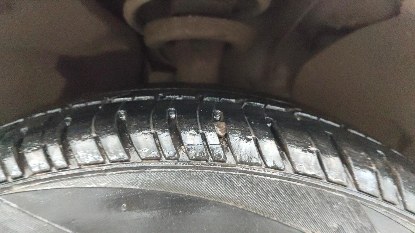 2015 Ford Figo TITANIUM 1.2 PETROL, Petrol, Manual, 57,330 km, Right Front Tyre Tread
