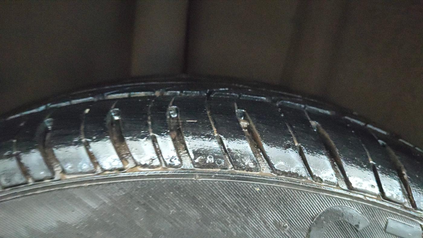 2015 Ford Figo TITANIUM 1.2 PETROL, Petrol, Manual, 57,330 km, Right Rear Tyre Tread