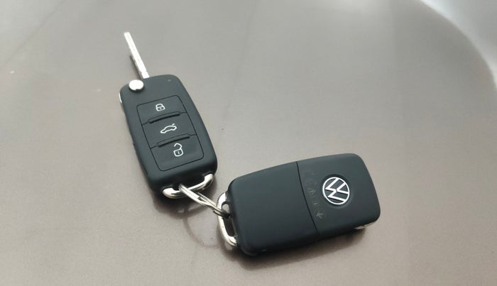 2020 Volkswagen Polo HIGHLINE PLUS 1.0L TSI, Petrol, Manual, 42,149 km, Key Close Up