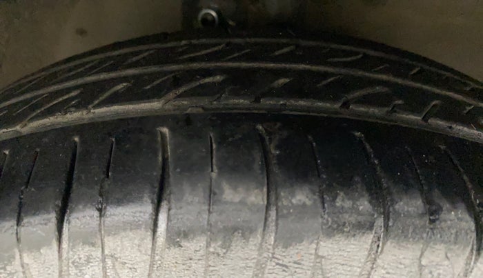 2017 Maruti Celerio VXI CNG, CNG, Manual, 1,17,957 km, Right Front Tyre Tread